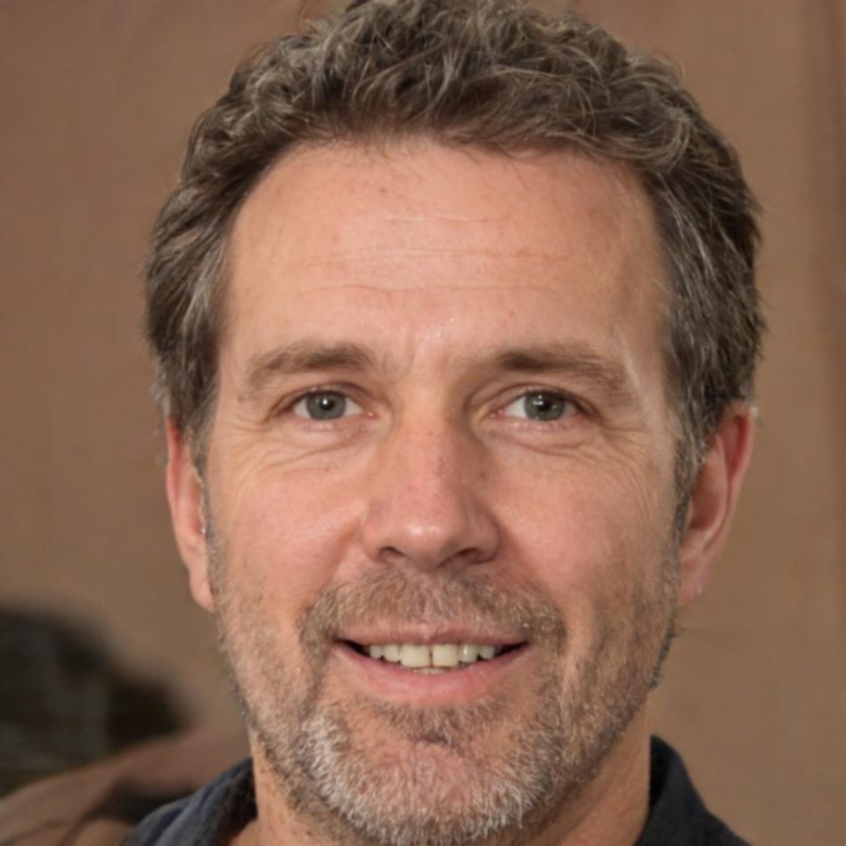 Retrato de Adrián Fuentes, responsable de cumplimiento